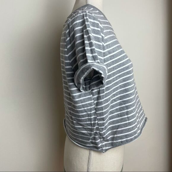 Forever 21 Gray and White striped Short Sleeve Cropped Top 100% Cotton size M - Picture 3 of 8